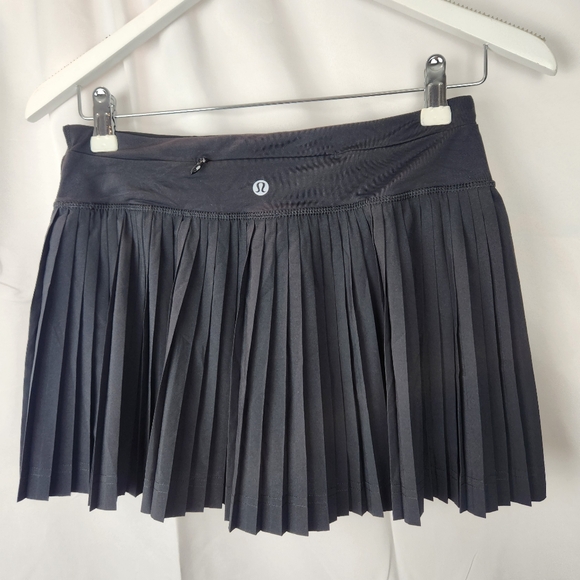 Lululemon Pleat To Street Skirt II Black size 4 in EUC - Picture 6 of 8